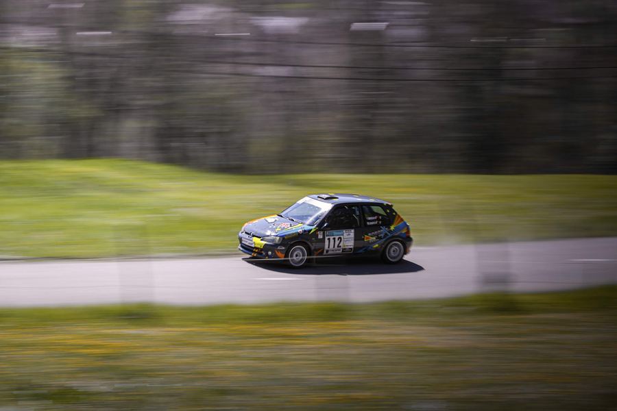 Peugeot 106 de rallye en filé