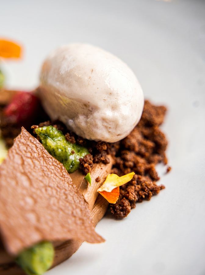 Dessert chocolat, tuile et glace